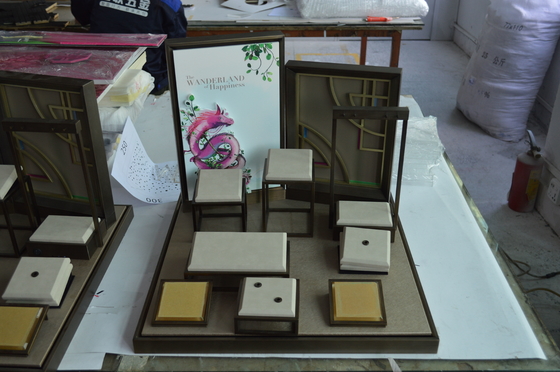 Interior Visual Merchandising Displays PC / Acrylic For Jewelery Showing