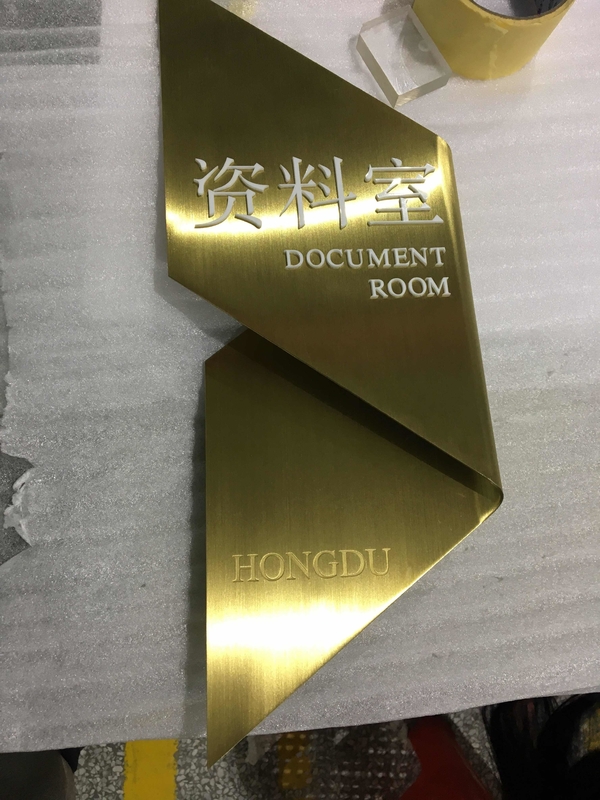 200*800mm Event Directional Signage Acrylic / Aluminum For Highway Road