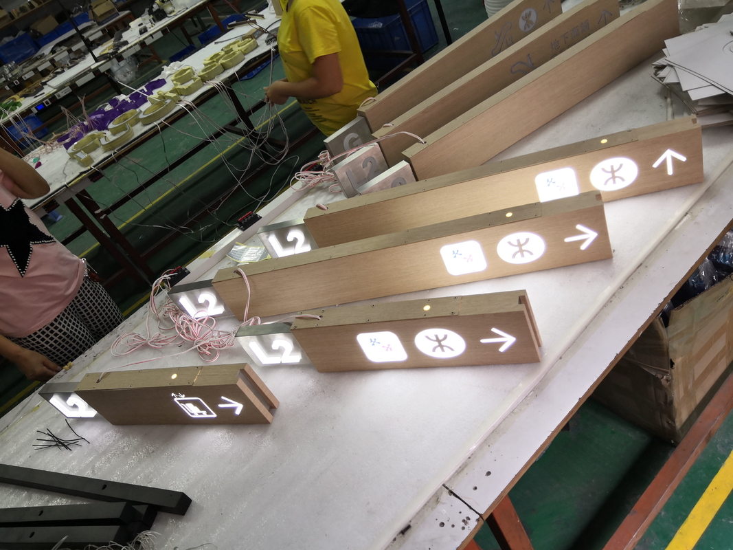 Acrylic / Aluminum Event Directional Signage 12mm For Address