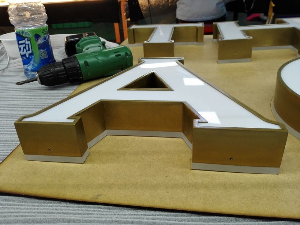 Custom 3D LED Letter Signs Aluminum / Acrylic Material 50000 Hours Lifetime