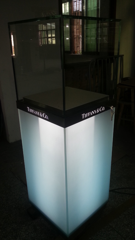 Aurora Retail Visual Merchandising Displays Chromed For Showcase Products