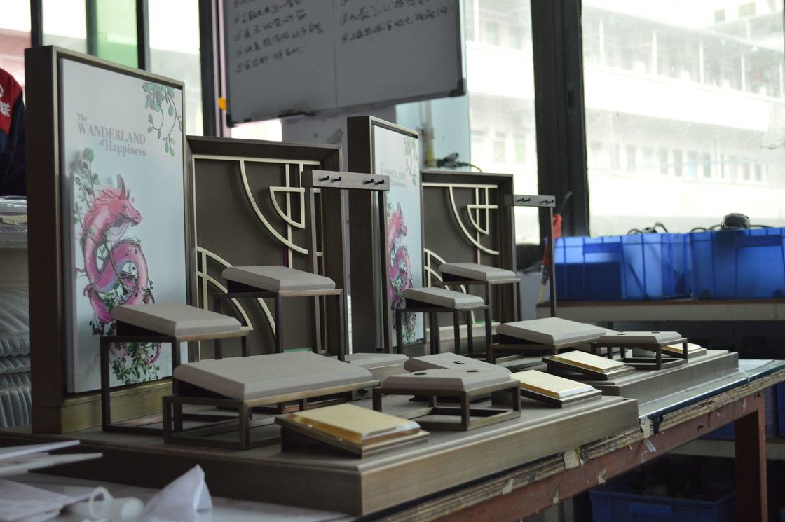 Interior Visual Merchandising Displays PC / Acrylic For Jewelery Showing