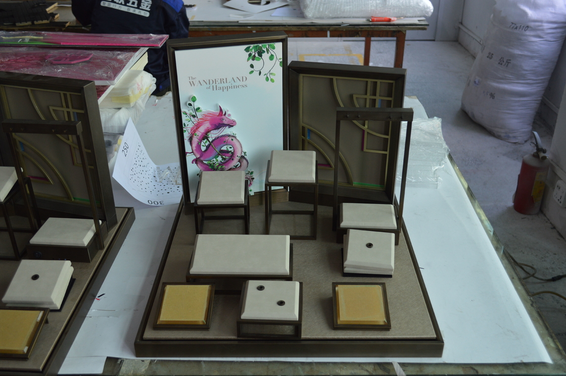 Interior Visual Merchandising Displays PC / Acrylic For Jewelery Showing